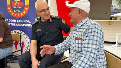 Burdur’da üniformalı kutlama: Jandarma halkla iç içe