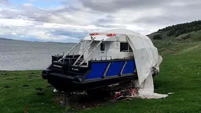 Çıldır Gölü’nün kaderine terk edilen turizm elçisi: İskele yoksa sefer de yok