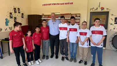 Çilimli’de ay-yıldızlı gurur: Başkan Yıldız miniklerin hayalini gerçeğe dönüştürdü