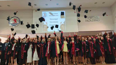 Bafra'da turizmin yeni elçileri diplomalarını aldı: Geleceğin profesyonelleri kep fırlattı