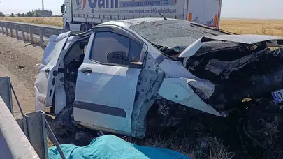 Nusaybin'de acı bilanço: Refüje çarpan otomobilde bir kişi yaşamını yitirdi
