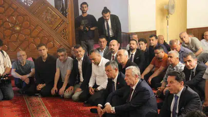 Ferdi Zeyrek anısına duygusal buluşma: Hatuniye Camii’nde dualarla anıldı
