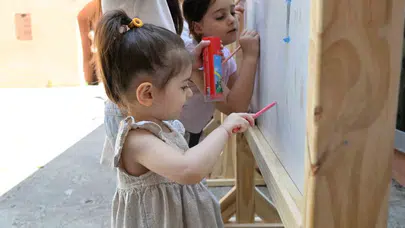 Minik ellerden doğaya dev mesaj: Manisa’da tuvaller çevre bilinciyle renklendi