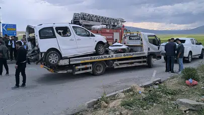 Van’da yolun sonu hüsran oldu: Kiraz ailesinden 4 kişi kazada hayata veda etti