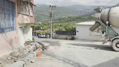 Hatay’da beton saçan mikser trafiği birbirine kattı: Faturası ağır oldu