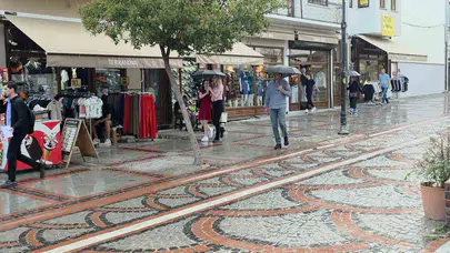 Sıcak hava yerini serinliğe bıraktı: Edirne’de yağmur keyfi objektiflere böyle yansıdı