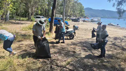 Marmaris’te bayram bereketi: Tatilcilerin geride bıraktığı tonlarca çöp 7/24 mesaiyle temizlendi