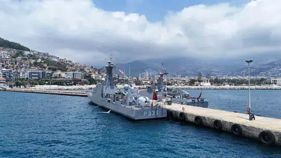 Alanya’da Denizkurdu gururu: Dev savaş gemileri halkla buluştu