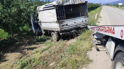 Isparta’da sabah saatlerinde korku dolu anlar: Hayvan nakil aracı bahçeye uçtu