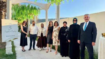 Muğla’da beyaz önlüklülerin büyük buluşması: 30 yıllık emekler sahnede taçlandırıldı