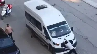 Elazığ’da trafik magandalığı: Minibüsü durdurup dehşet saçtı