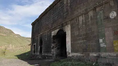 Tabyalar Şehri’nde hüzünlü manzara: Tarihi savunma hatları ahıra döndü