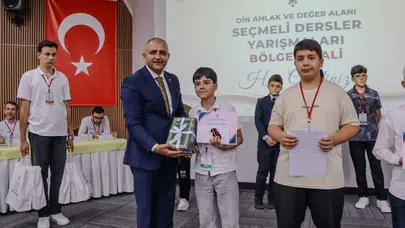 Bozüyük’ün gururu oldu: Kur’an-ı Kerim tilavetiyle bölge finaline damga vurdu