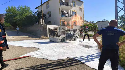 Seyir halindeyken kabusa döndü: Elazığ’da bir anda alev topuna dönen otomobil korku dolu anlar yaşattı