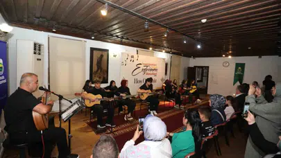 İnegöl’de sanat rüzgarı: Gitar tutkunları sahnede devleşti