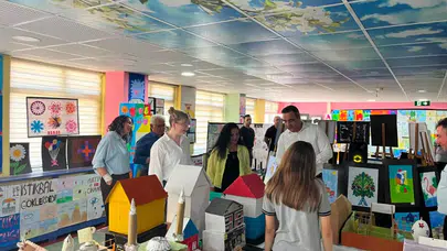 Minik ellerden çıkan büyük sanat: Sarıgöl’de öğrenciler yeteneklerini konuşturdu