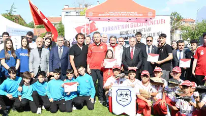 Eskişehir’de spor rüzgarı esti: Binlerce genç aynı sahada buluştu