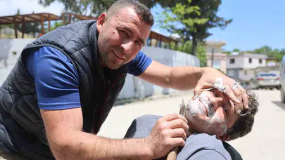 Hataylı bıçak ustasından sıra dışı tanıtım: İnanmayanları dükkanına davet edip tıraş ediyor