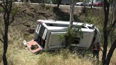 Balıkesir’de korkunç kaza: Minibüs şarampole uçtu, 14 kişi hastanelik oldu
