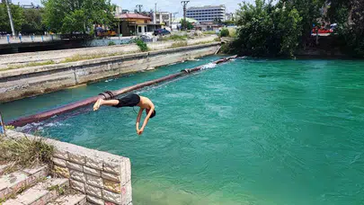 Adana'da ölümcül serinlik inadı: 11 can gitti, gençler hala kanallara koşuyor