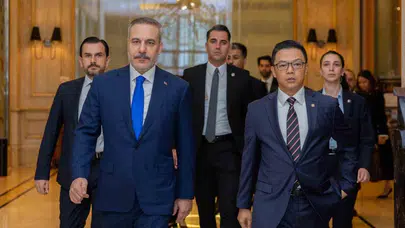 Güneydoğu Asya turunda kritik durak: Hakan Fidan'dan Jakarta'da üst düzey diplomasi trafiği