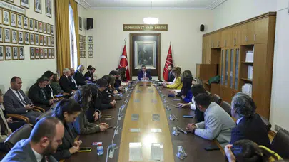 Özgür Özel’den "yeni parti" tartışmalarına net nokta: İktidar yürüyüşümüzü CHP çatısı altında sürdüreceğiz