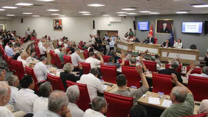 Aydın Büyükşehir Meclisi'nde kritik oylama: İrem Gürsoy yeni divan katibi oldu
