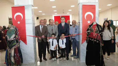 Çavdarhisar’da sanat rüzgarı: Kursiyerlerin el emeği göz nuru eserleri görücüye çıktı