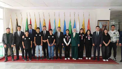 Köy okulunda imkansız denileni başardılar: Bilardo masasında gelen büyük zafer