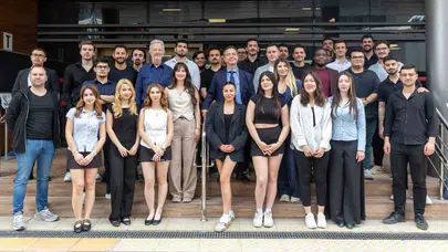 Dijital dünyanın mimarları sahnede: Yaşar Üniversitesi öğrencilerinden hayatı kolaylaştıran teknolojik devrim