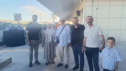 36 günlük hasret bitti: Vanlı hacılar kutsal topraklardan dualarla döndü