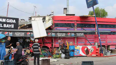 Sabah saatlerinde dükkanını açmıştı: Kamyonun bakkala girdiği kazada ölümden döndü