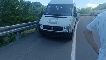 Son anında kahramanca bir hamle yaptı: Direksiyonda fenalaşan şoför yolcularını böyle kurtardı