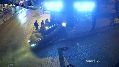 Adana’da döviz bürosuna cip ile daldılar: 16 bin doları saniyeler içinde götürdüler