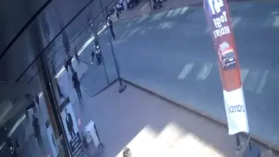 Babaannesinin elini bir anlık bıraktı, saniyeler içinde kaza yaşandı: Ereğli'deki dehşet anları kamerada