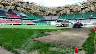 Konyaspor’a dev hazırlık: Stadyumda hibrit çim operasyonu başladı