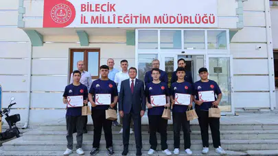 Bilecik’in gurur tablosu: Dünya şampiyonu genç mucitlere devletten özel nişan