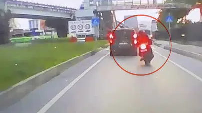 Samsun'da dehşet anları: Sollamaya çalışırken park halindeki minibüse çarptı