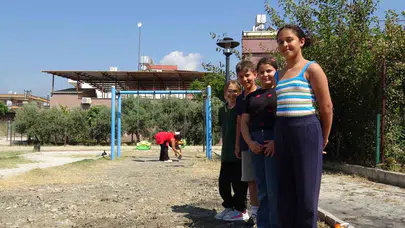 Çocukların neşe kaynağı küle döndü: Arsuz’da park kundaklama şüphesiyle yandı
