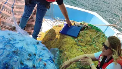 Denizlerde kaçak avcılığa geçit yok: Edremitli balıkçıların ağları tek tek mühürlendi