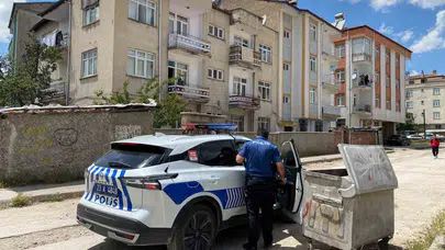 Elazığ’da korku dolu anlar: Balkondan düşen minik çocuk hastanelik oldu