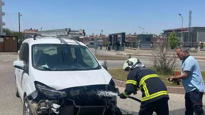 Siirt'te korkutan kaza: Emniyet binasının hemen arkasında trafik birbirine girdi