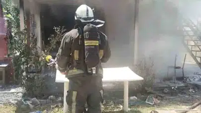 Manavgat’ta korku dolu anlar: Tarladaki ev küle döndü