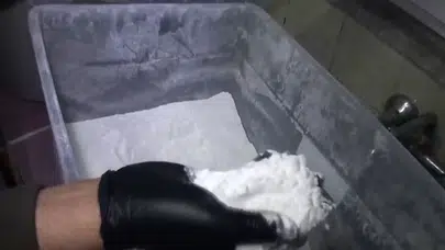 Güngören’de zehir tacirlerine çifte darbe: 250 bine yakın hap ele geçirildi