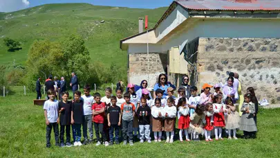 Erzurum’da gönül köprüsü: Minik öğrencilere hayatlarının sürprizi yapıldı