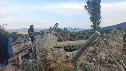 Burdur’da korku dolu anlar: Kerpiç ev bir anda yerle bir oldu