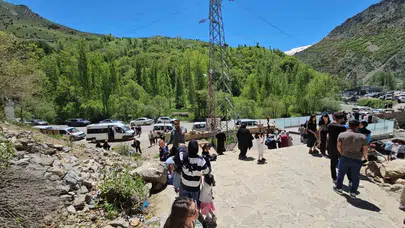 Van’da Kavurucu Sıcaklara Doğal Çözüm: Kanispi’de İğne Atsan Yere Düşmüyor