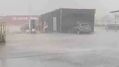 Kapıkule’de aniden bastıran dolu sürücülere zor anlar yaşattı: Sınır hattı beyaza büründü