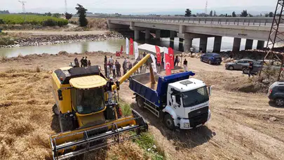 Toprakla buluşan umutlar berekete dönüştü: Genç çiftçiler ilk hasadını yaptı