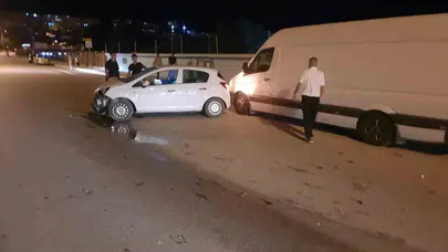 Eğirdir’de korkutan kaza: Direksiyon hakimiyetini kaybedince park halindeki araca daldı